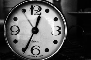 black-and-white-clock-hand-890